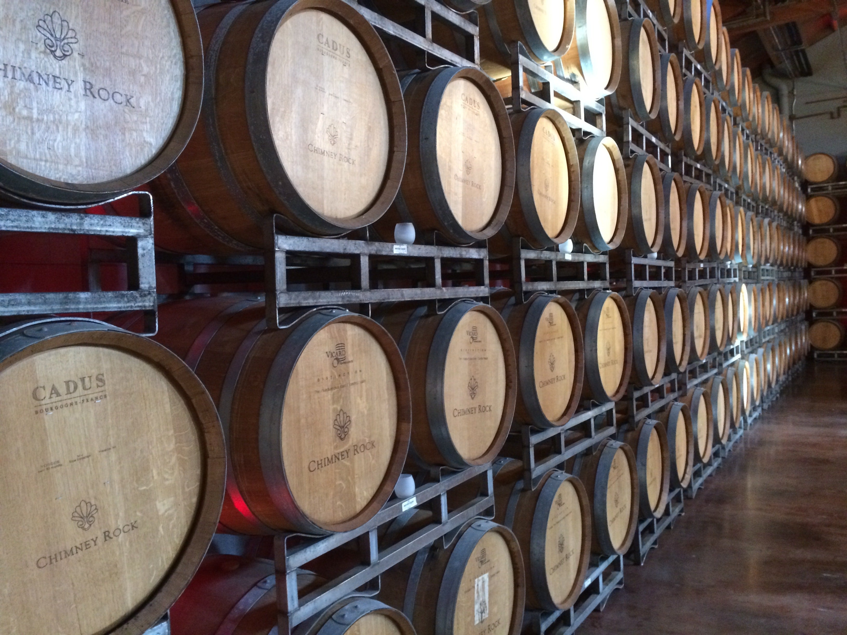Votre cave à vin spécialiste de l'AOC Ventoux à Carpentras. (Re)découvrez des producteurs et vignerons d'exception, en exclusivité pour certains